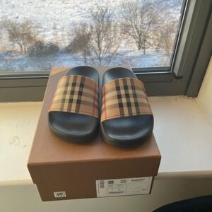 Burberry Kids Slides size
